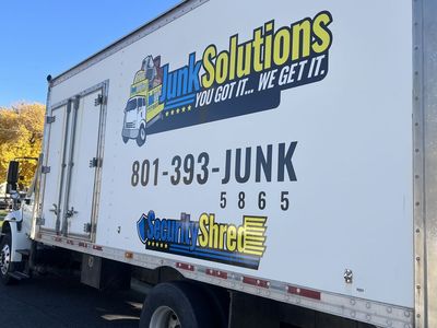 Box truck with moving floor