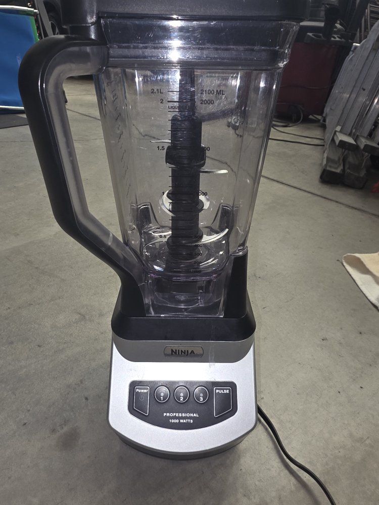 Ninja Professional Blender 1000W BL610 72 oz. Pitcher (Missing Lid Pour Spout Cap)