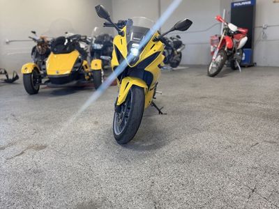 Suzuki GSX-8R