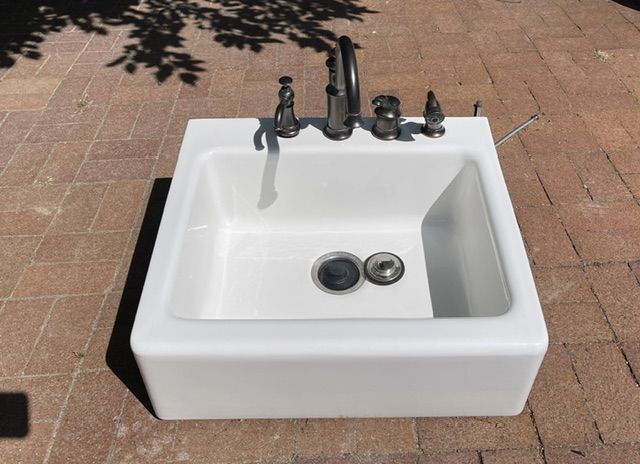 Porcelain Farmers Sink w/ Moen Oil-Rubbed Bronze finish faucet set