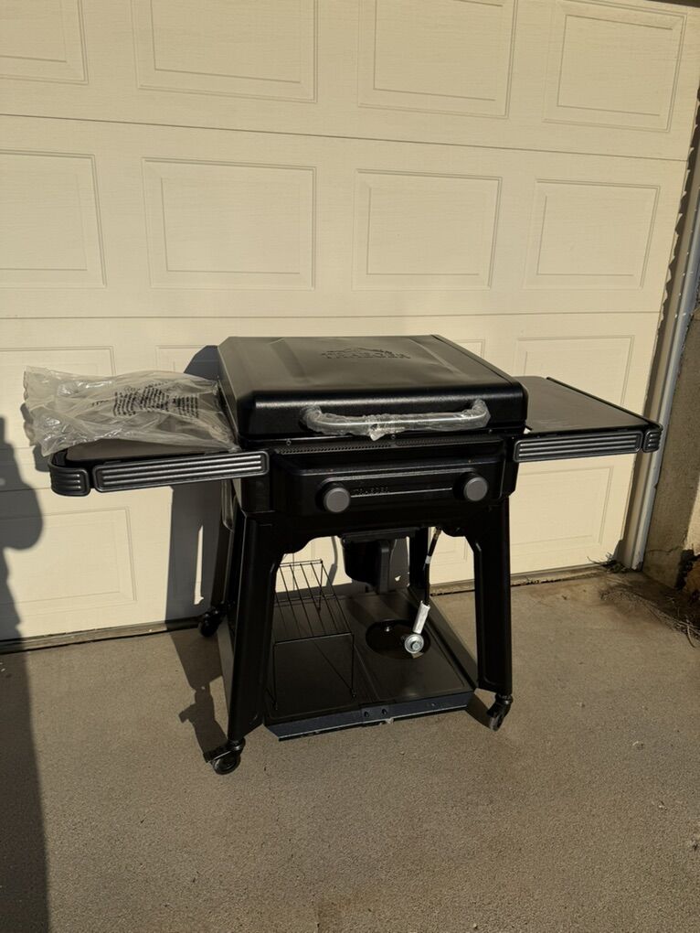 Traeger Flatrock 2 Burner Grill/Griddle