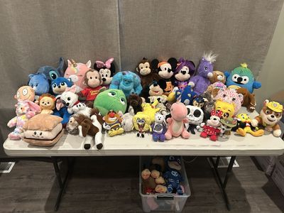 Tons of Stuff Animals Lot
