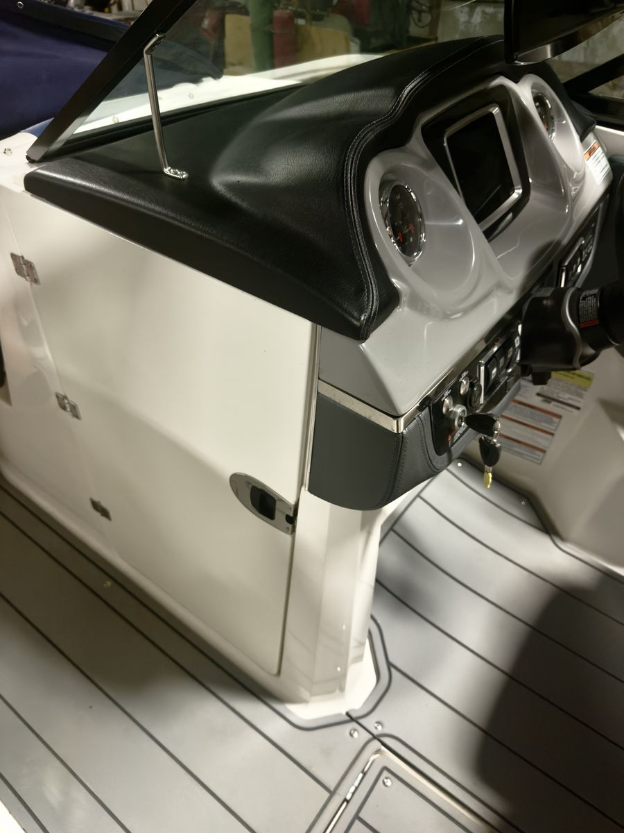 Main image 7