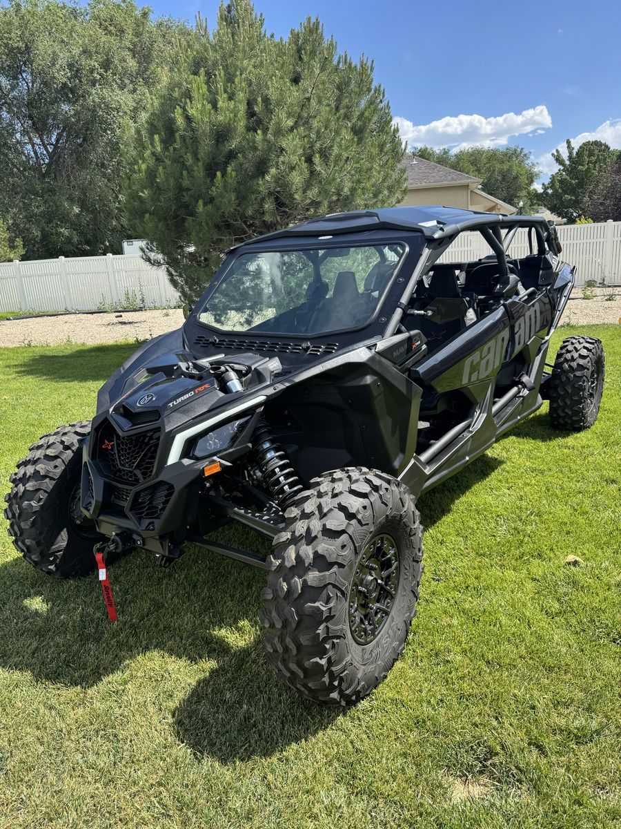 2022 Can-Am Maverick X3 Max X rs Turbo RR UTV - 300 Miles, Winch, Plow, Street Legal