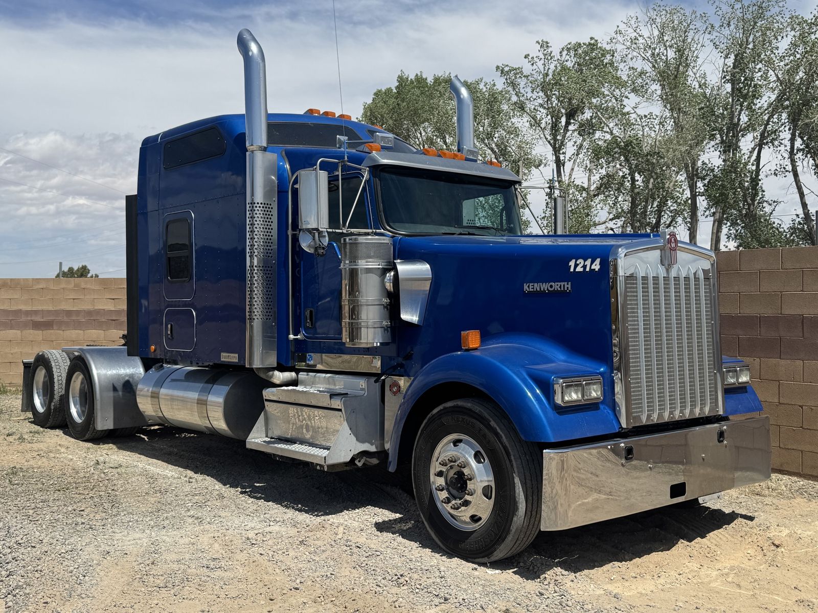 2020 Kenworth W900 Studio Sleeper