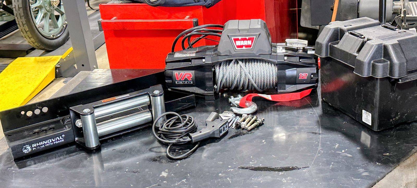 Brand New WARN VR 12 12000 lb Winch with accessories 