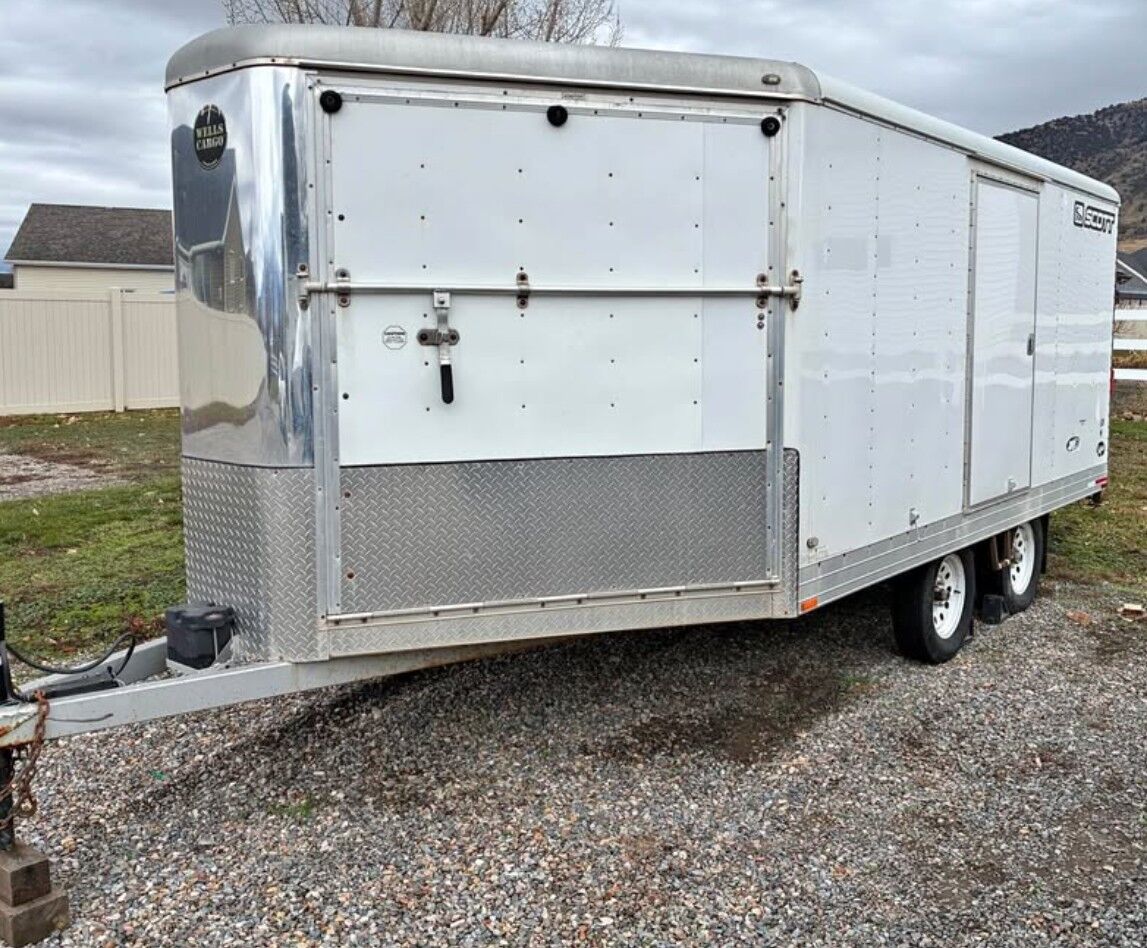 2006 Wells Cargo Snowmobile Trailer