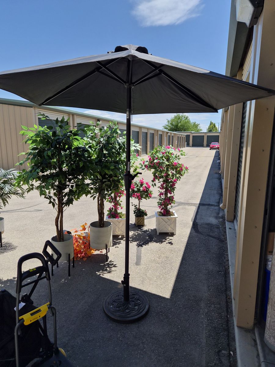Outdoor Patio Umbrella with Cast Iron Base - Black/Dark Gray, UV Resistant