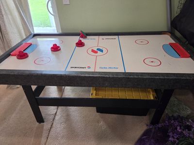 Air hockey table
