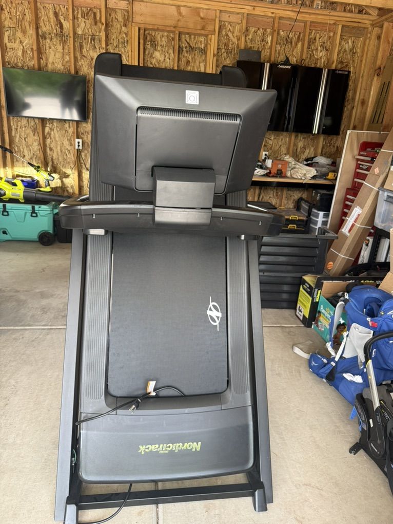 NordicTrack 1250 Treadmill – Excellent Condition