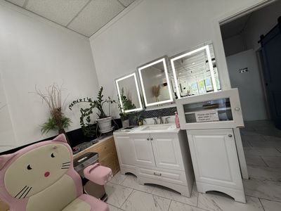 3 LED mirrors with cabinets