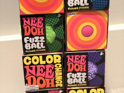 Needoh Fuzz Ball Flower Power and Color Change Ball