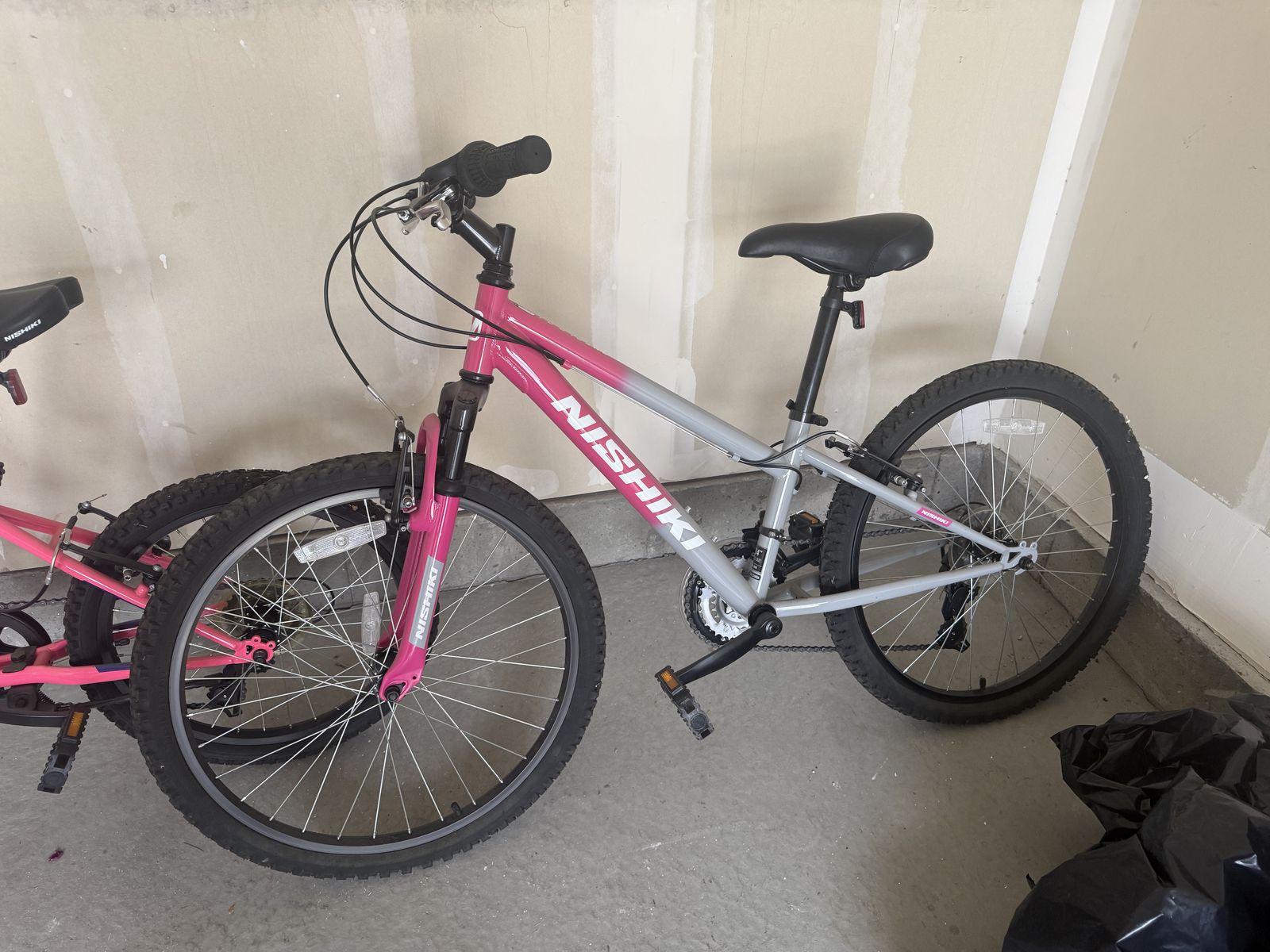 Nishiki Pueblo 24 Youth Mountain Bike Pink Gray 24-inch Wheels