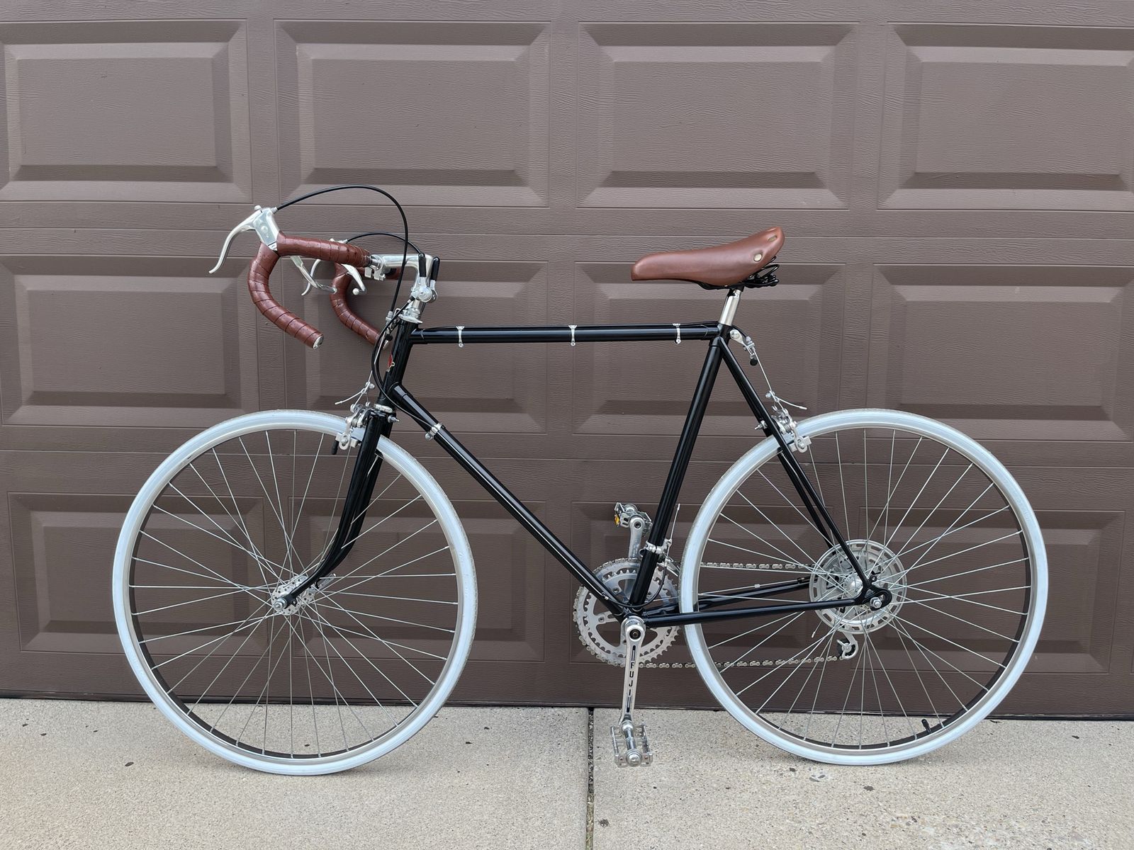 Like New- Vintage 1980’s Fuji Road Bike - Complete rebuild.