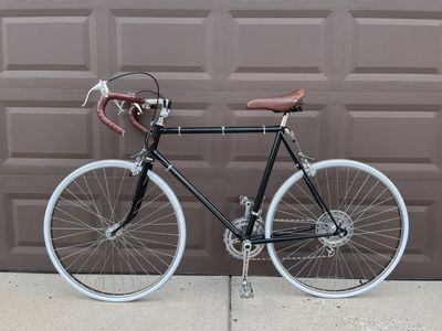 Like New- Vintage 1980’s Fuji Road Bike - Complete rebuild.