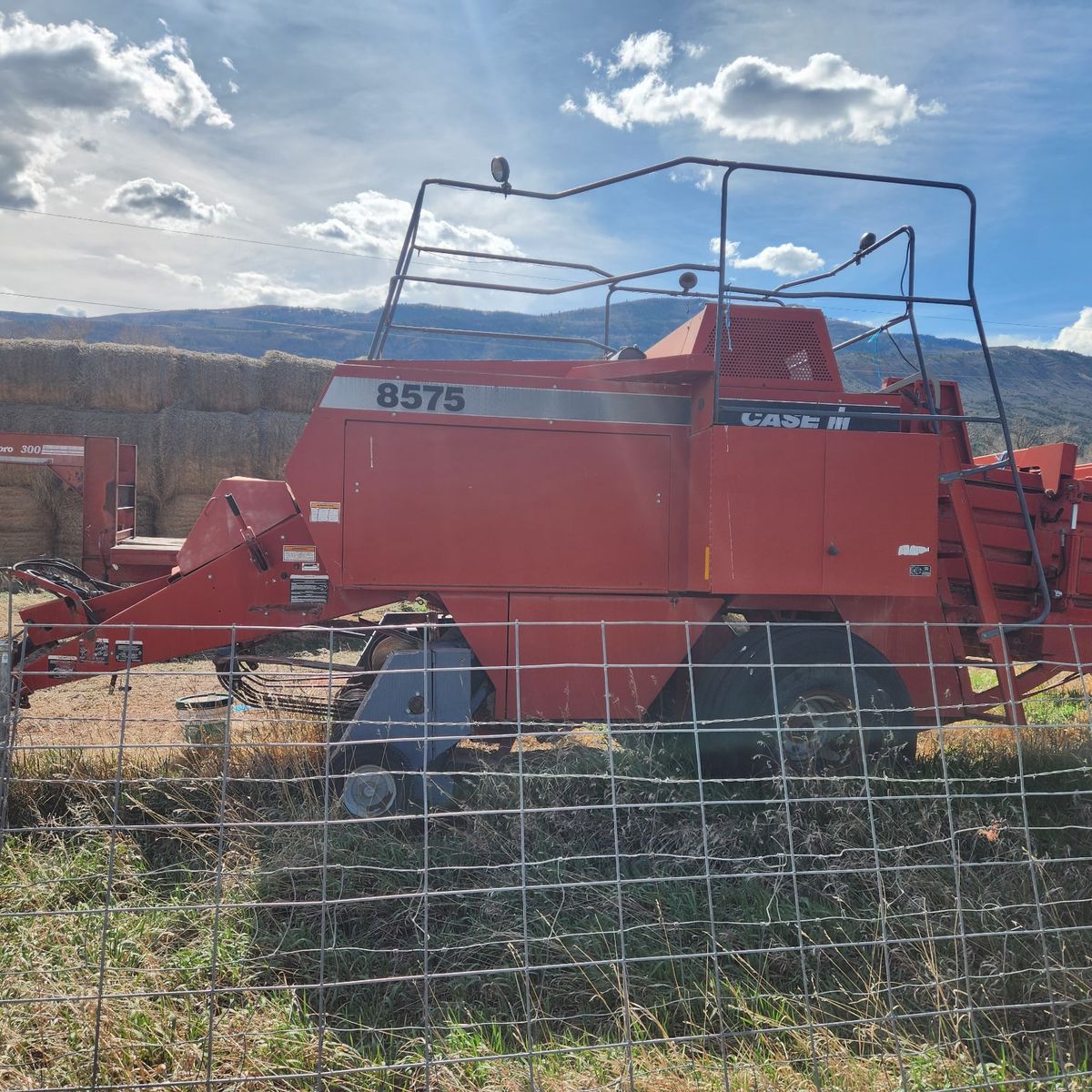 Case 8575 3x3 square Baler