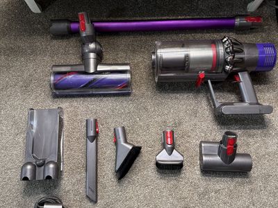 CLEAN Dyson v10 animal+ vacuum