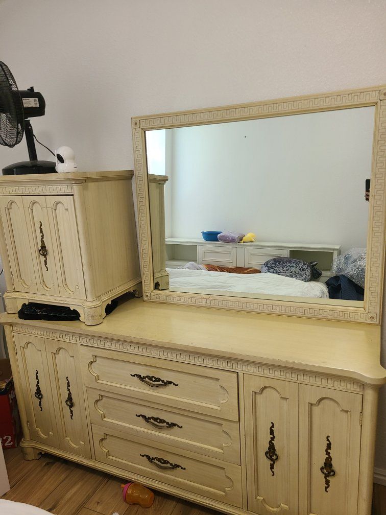 3 piece bedroom set with mirror