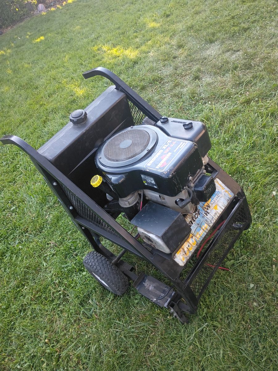 7,500 running  watt husky generator 