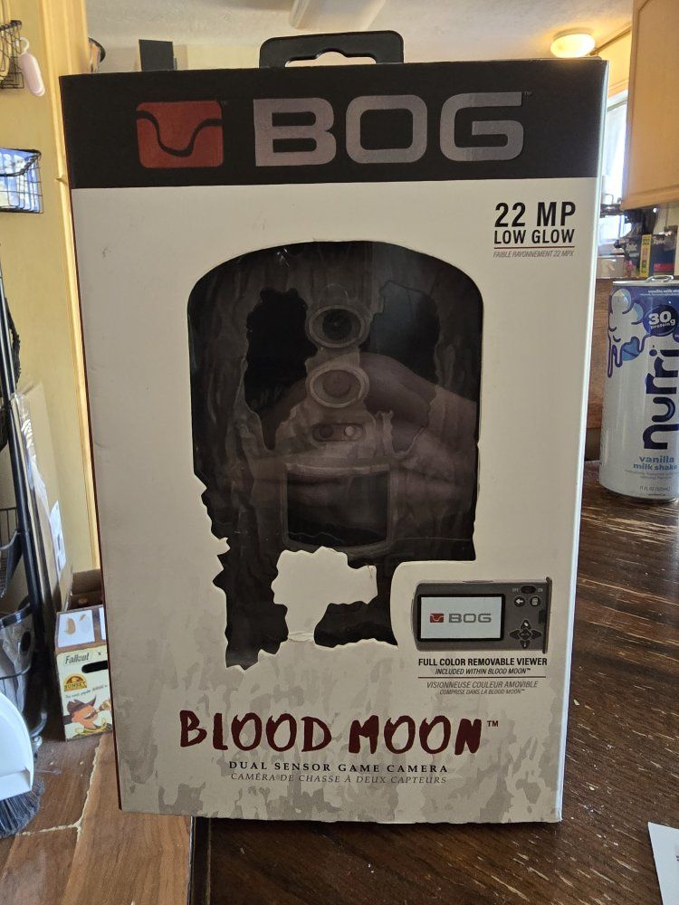 BOG Blood Moon 22MP Low Glow Dual Sensor Game Camera with Full Color Removable Viewer
