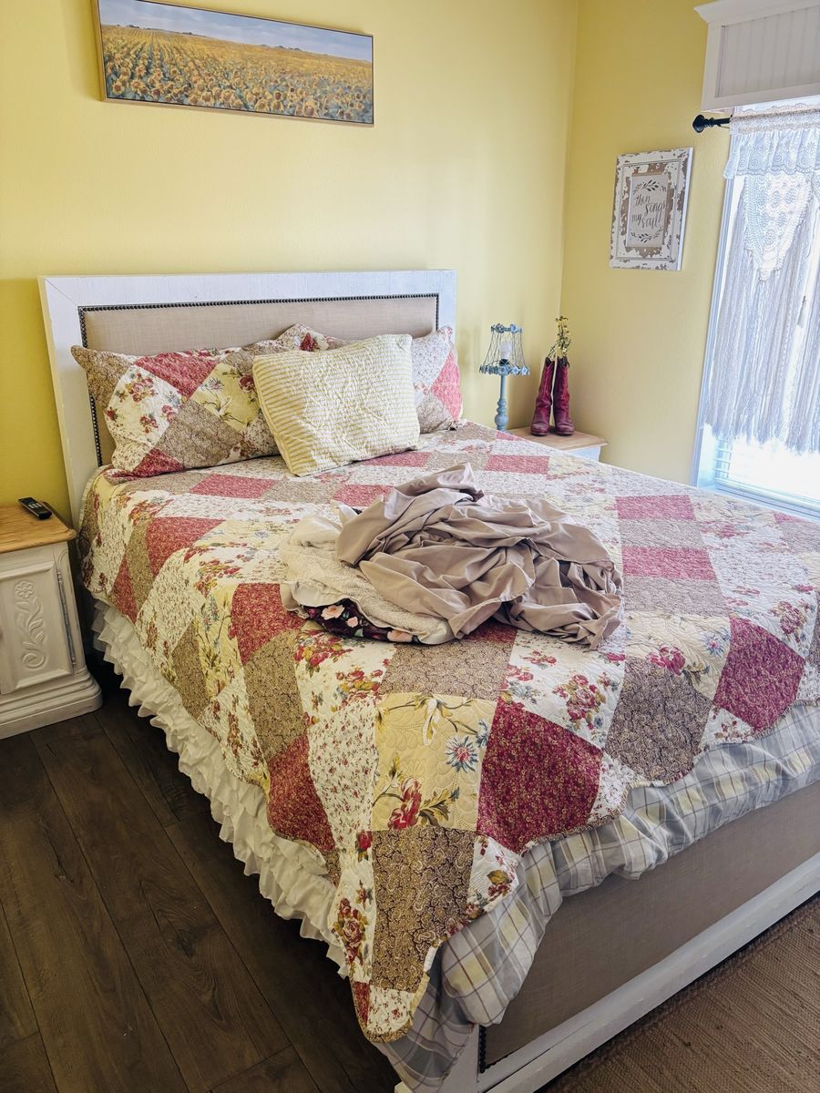 Queen size headboard and footboard with rails