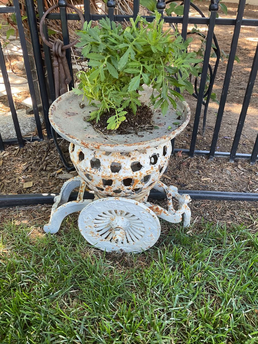VTG Japanese Cast Iron Ikebana Usubata Pot/ Iron Base