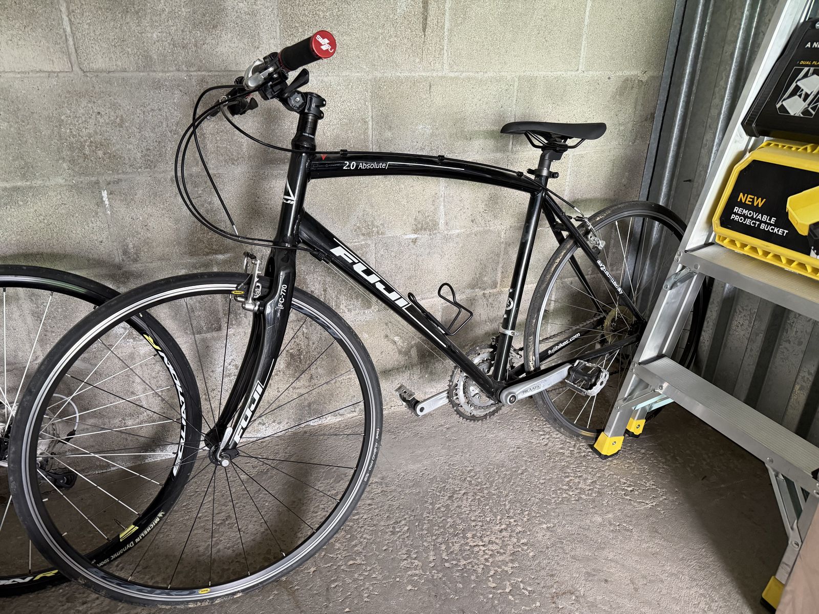 2011 Fuji Absolute 2.0 21" (53-54 CM) Hybride Bike