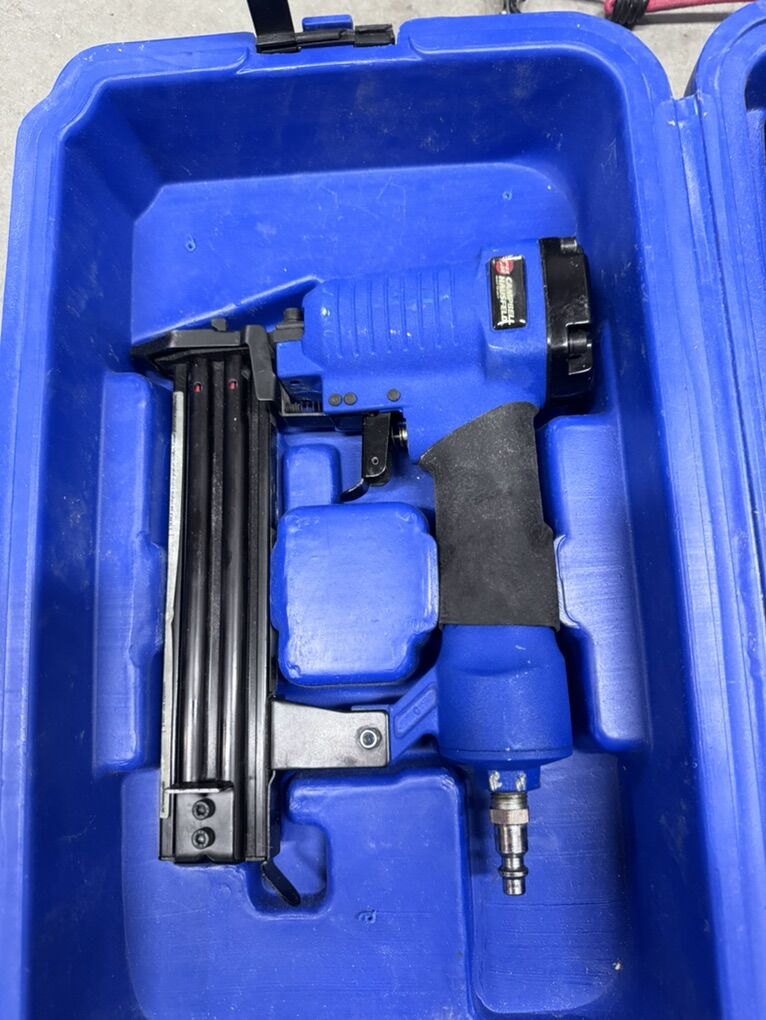 Campbell Hausfeld Finish & Brad nail Gun