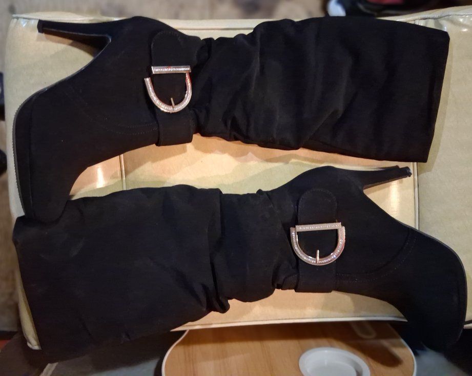Black knee high size 9 boots