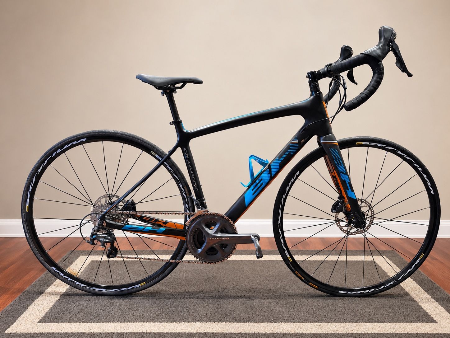 BH Quartz Carbon Road Bike 52cm — Ultegra 11-Speed / Hydraulic Disc / Ksyrium