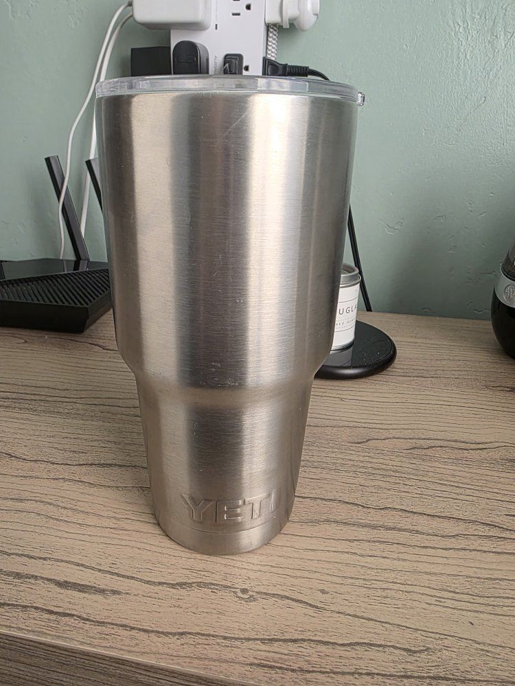 YETI Rambler Stainless Steel Insulated Tumbler with Lid