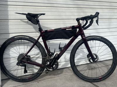 Pivot Vault Di2 Dura Ace Gravel Bike w/Carbon Rims