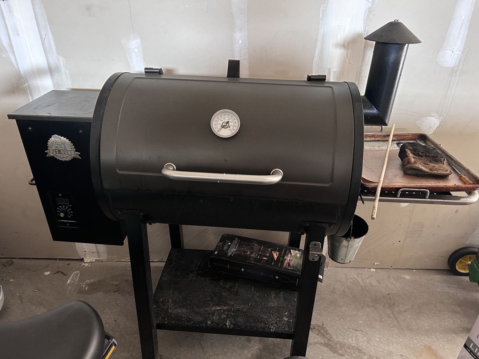 Pit Boss 820 Smoker