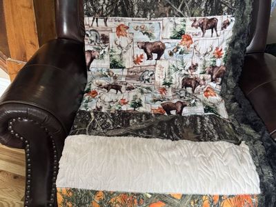 Minky Camouflage Hunting Throw Blanket w/ Wildlife Panel & Minky
