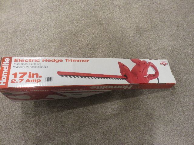 USED ONCE – HOMELITE 17” 2.7AMP HEDGE TRIMMER