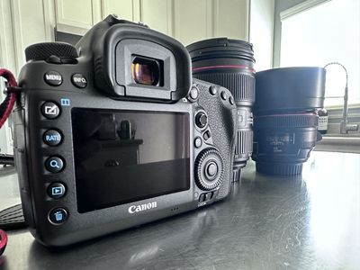 Canon 5D Mark IV + EF 24-105mm f/4L IS II USM & EF 50mm f/1.2L USM Lenses