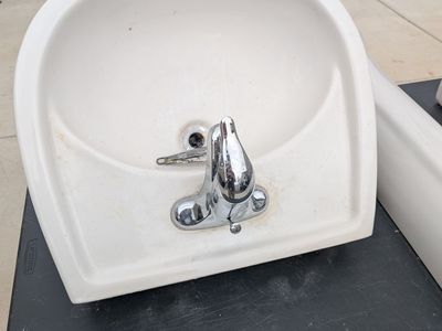 Pedestal Sink with Faucet
