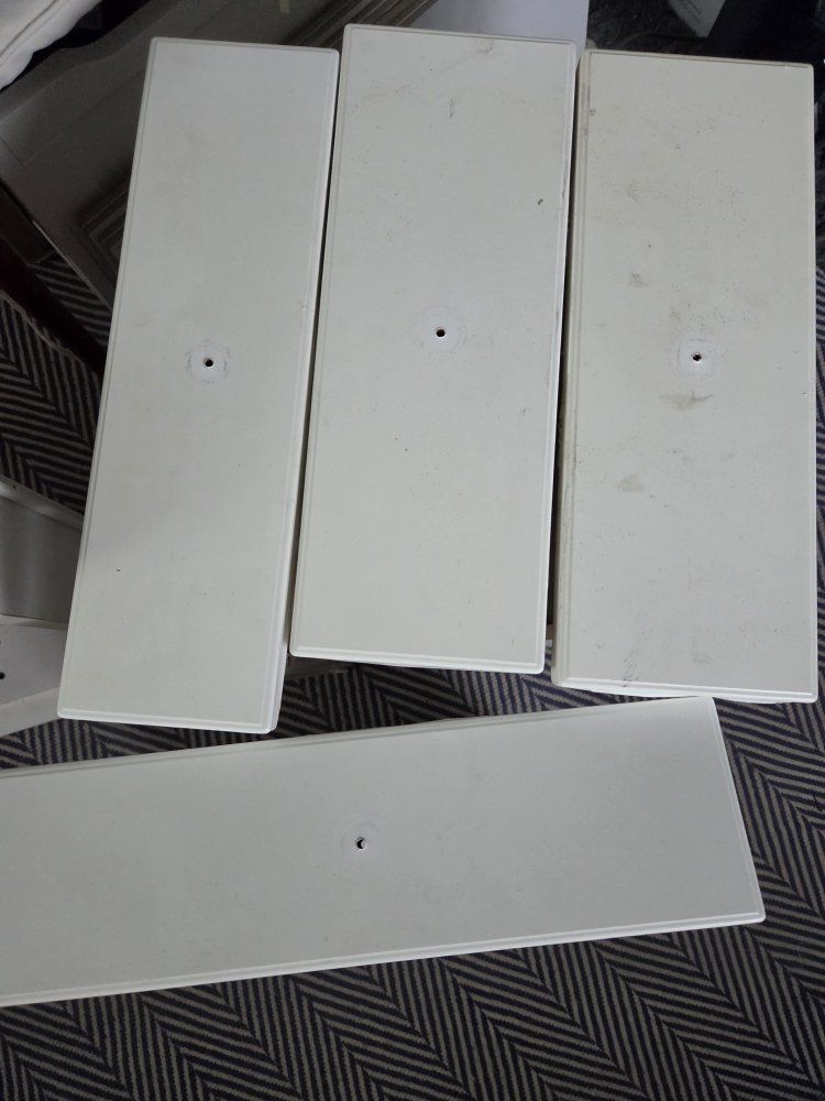 FREE 5 white drawers