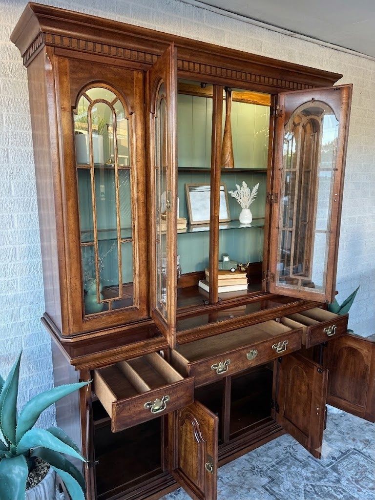 Main image 7