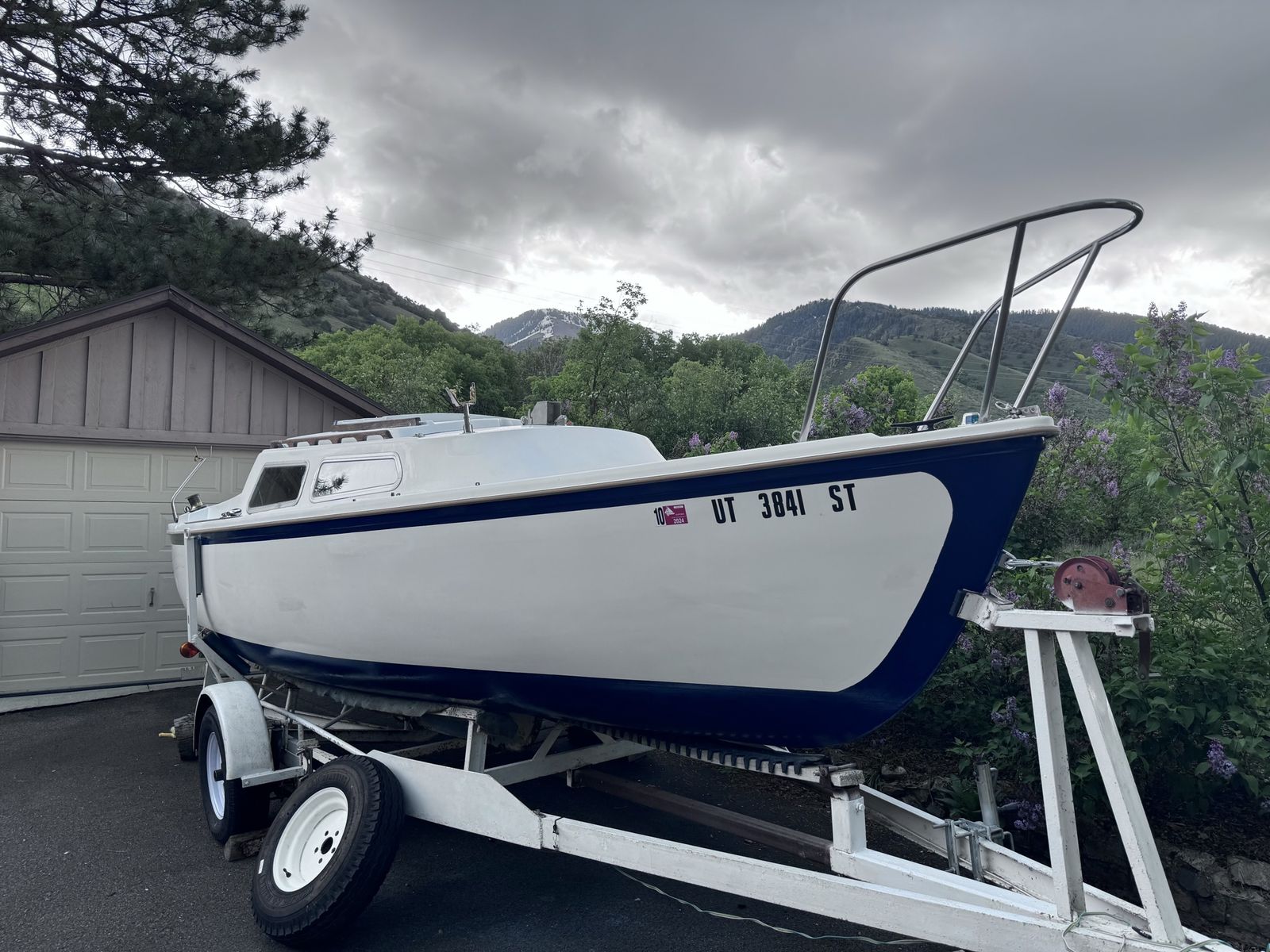 22’ Catalina with Trailer and out board motor- Ready for the Water OBO