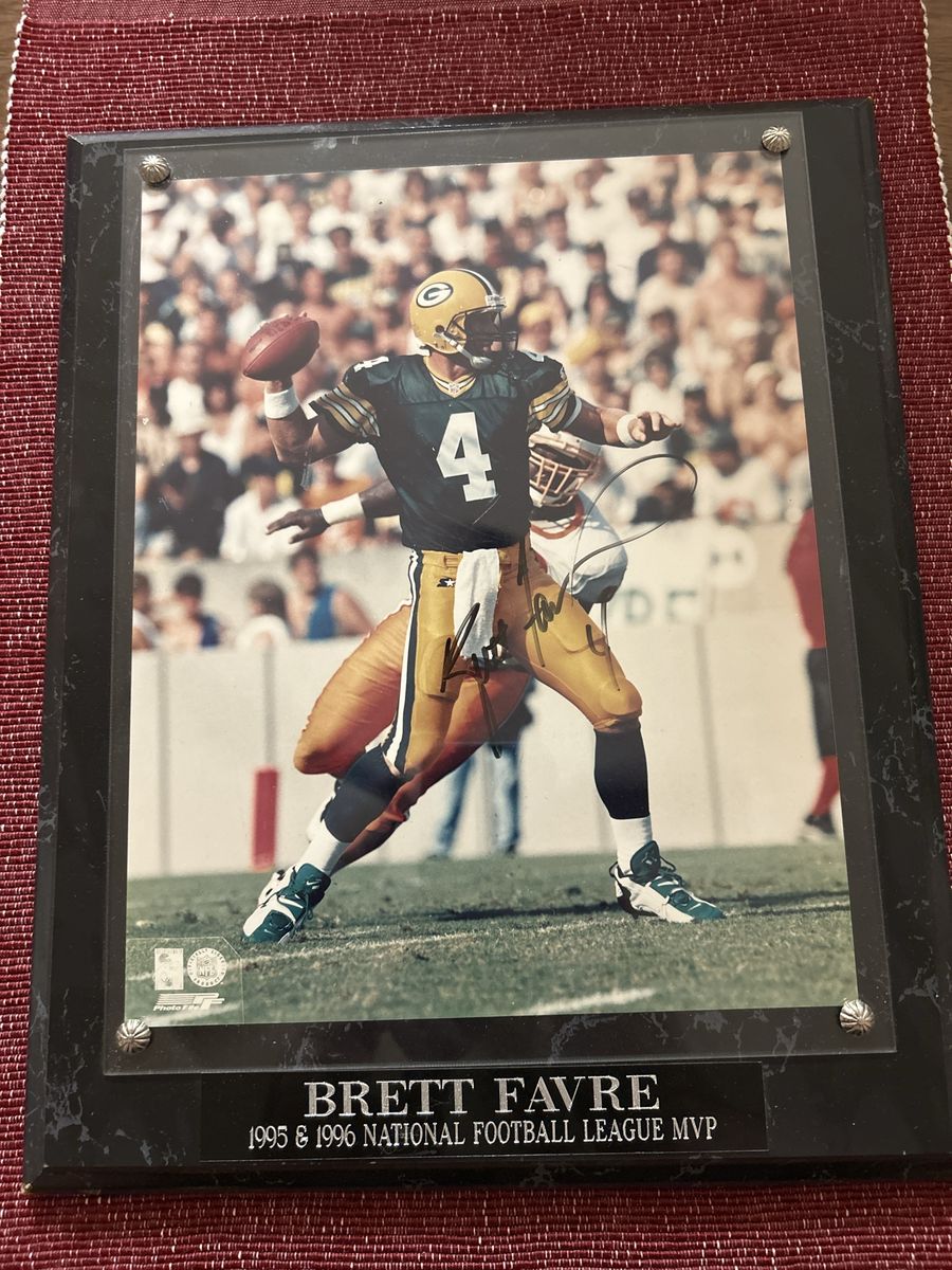 8x10 Autographed Brett Favre Green Bay Packers 1995 & 1996 NFL MVP Photo Framed Wood Plaque Auto with COA