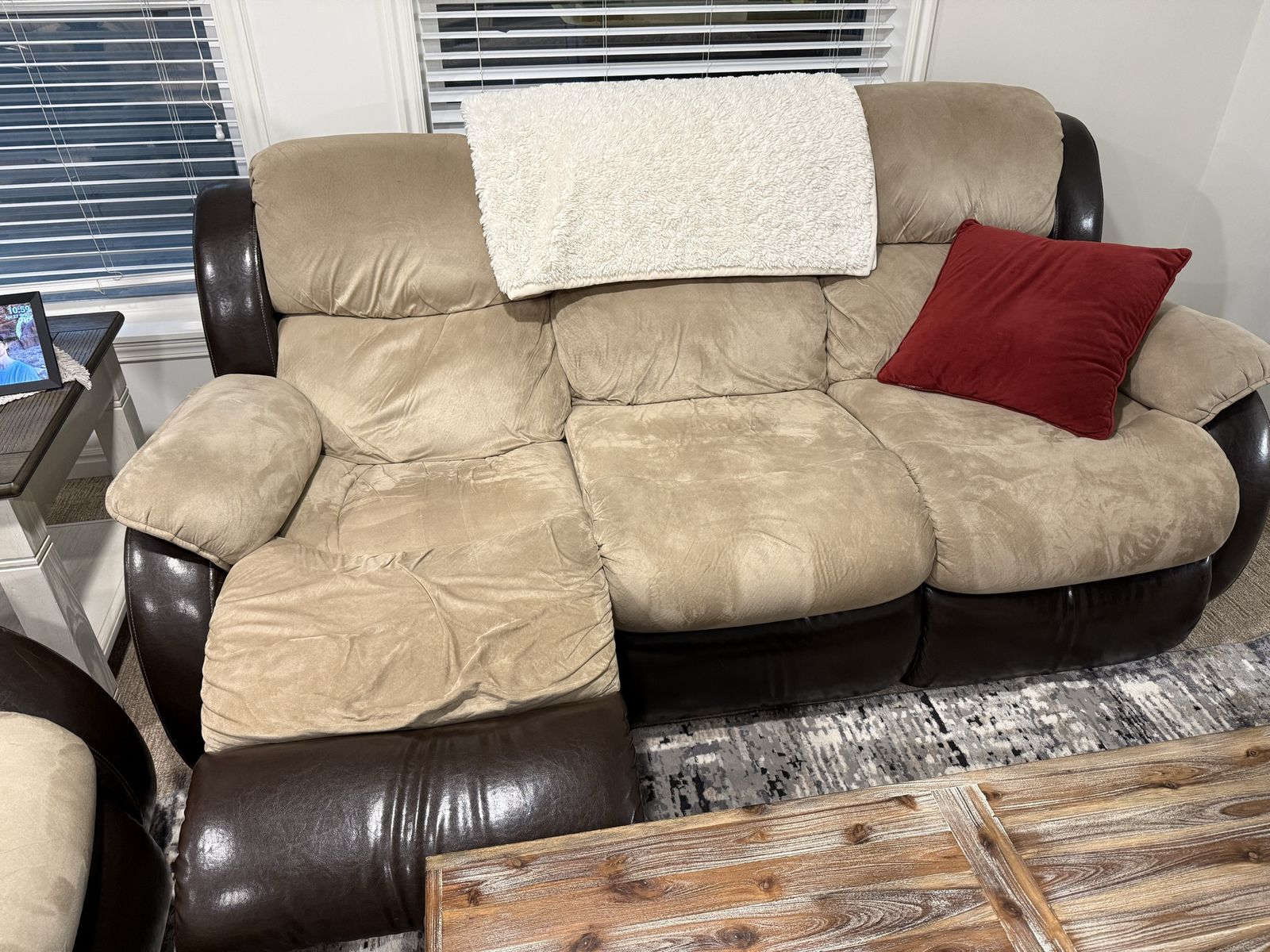 2 Sofas