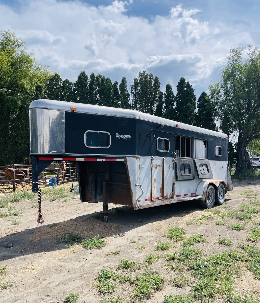 Logan 4 horse trailer