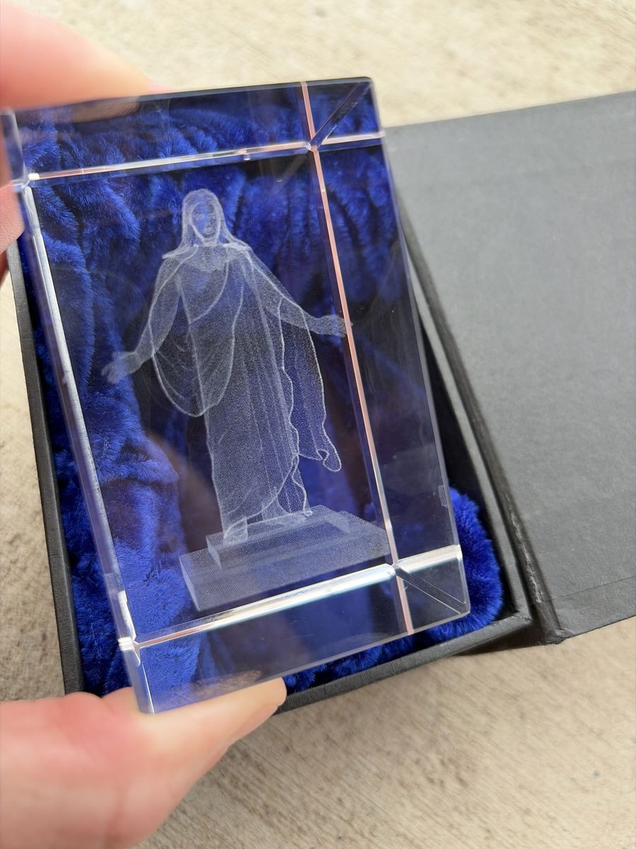 Religious Crystal Figurine - Jesus Christ 3D Engraved Glass
