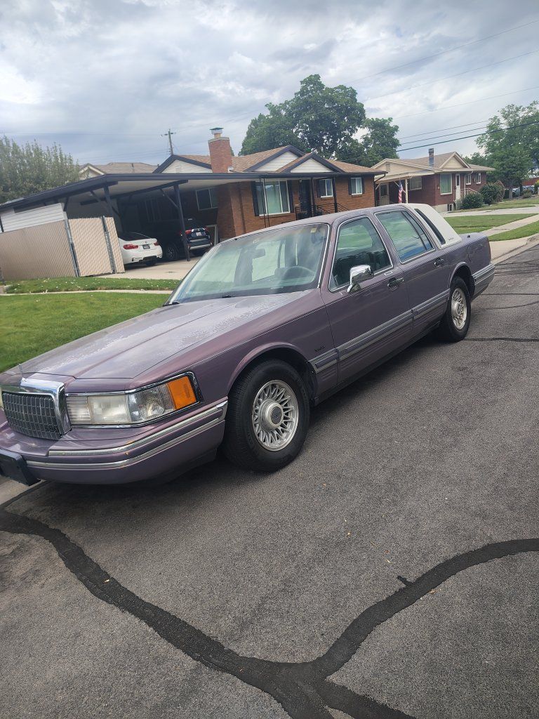 1994 Lincoln Town Car Signature Special Edition