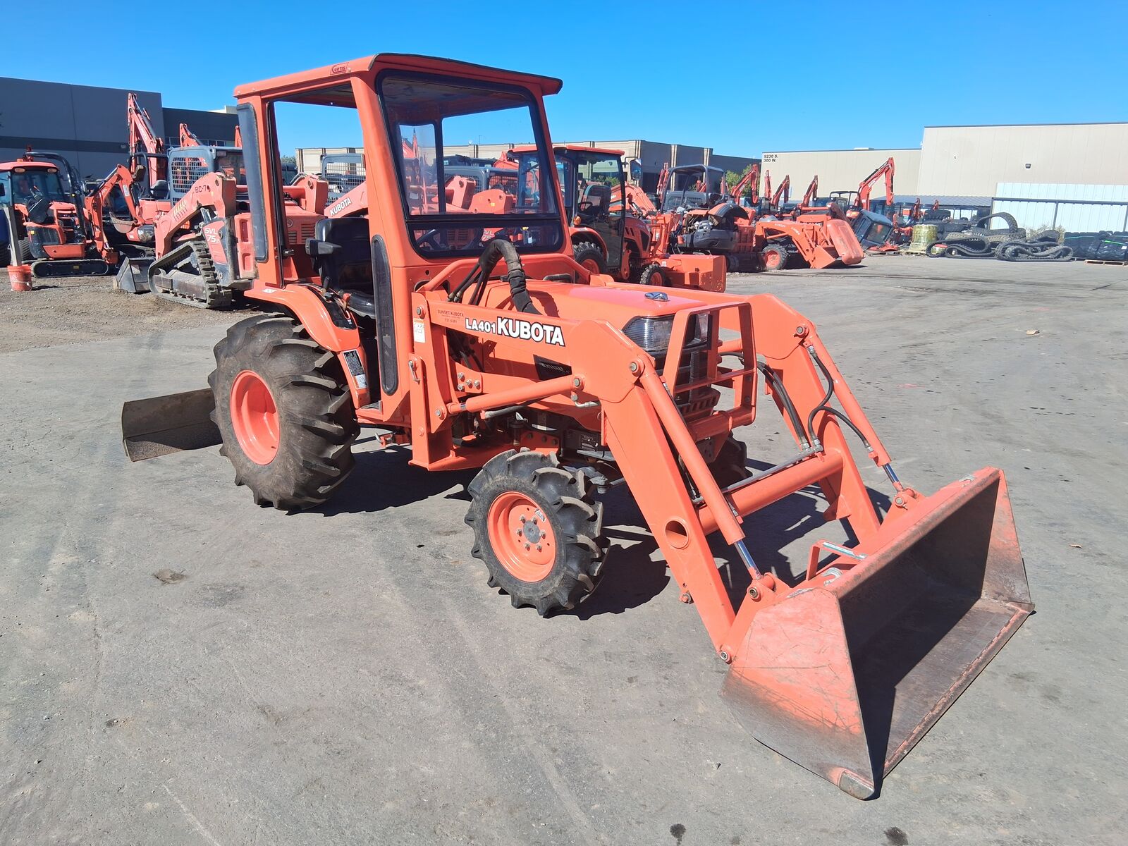 2001 KUBOTA B2710HSD TRACTOR