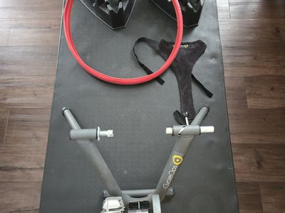 CycleOps Fluid 2 indoor trainer + accessories