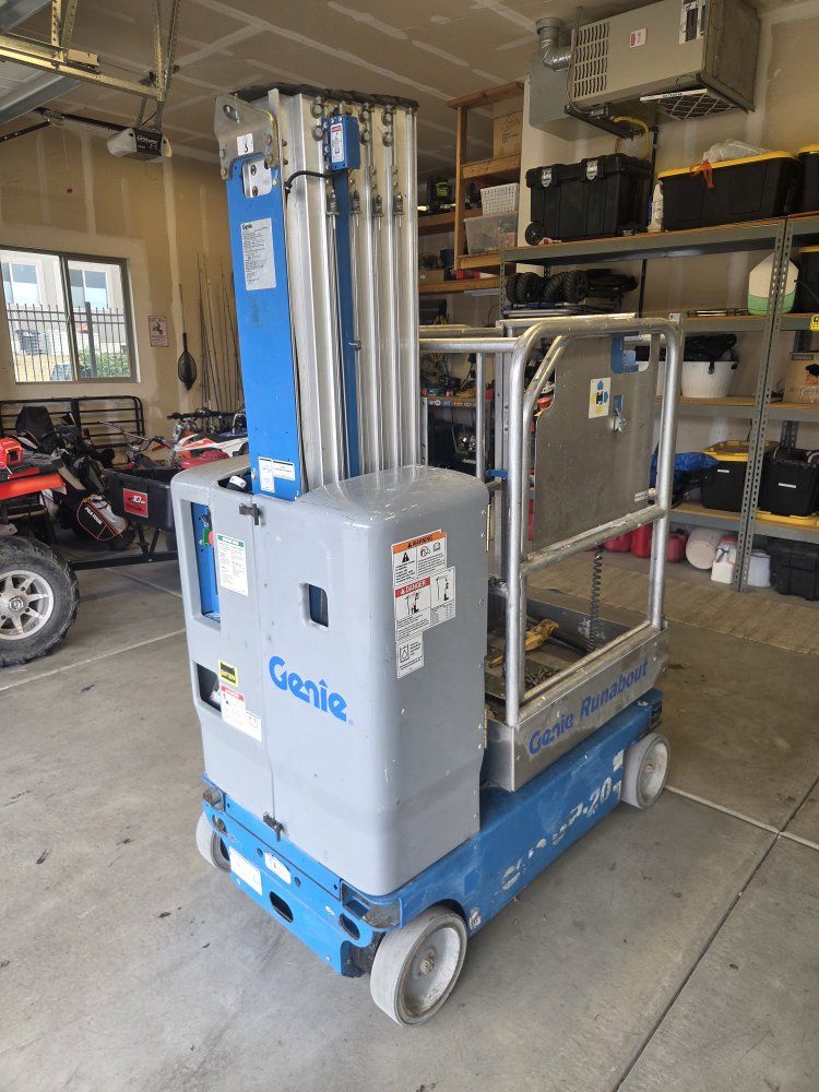 Genie Runabout GR-20 Mast Lift / Scissor Lift 20'