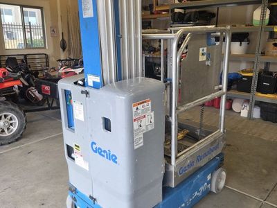 Genie Runabout GR-20 Mast Lift / Scissor Lift 20'