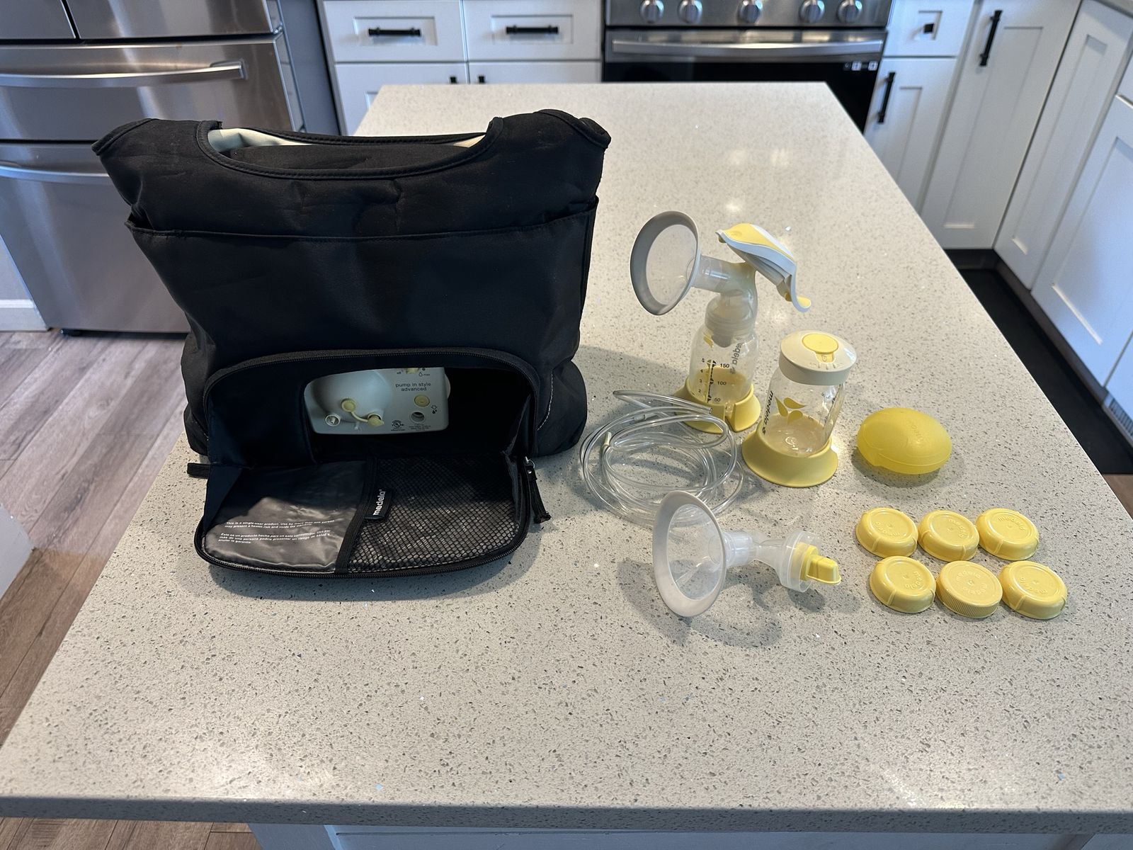 Medela Pump In Style Advanced Electric and Manual Pumps with Bag and Accessories